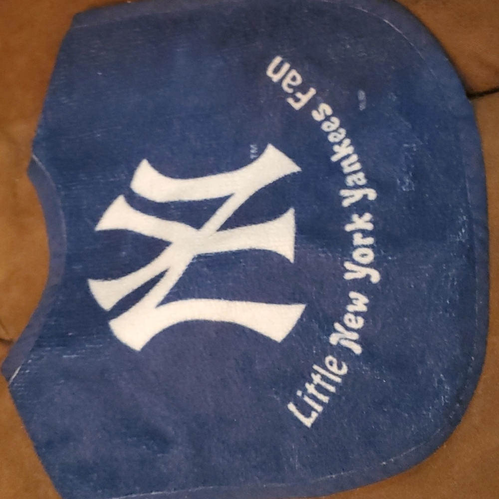 Yankees bib